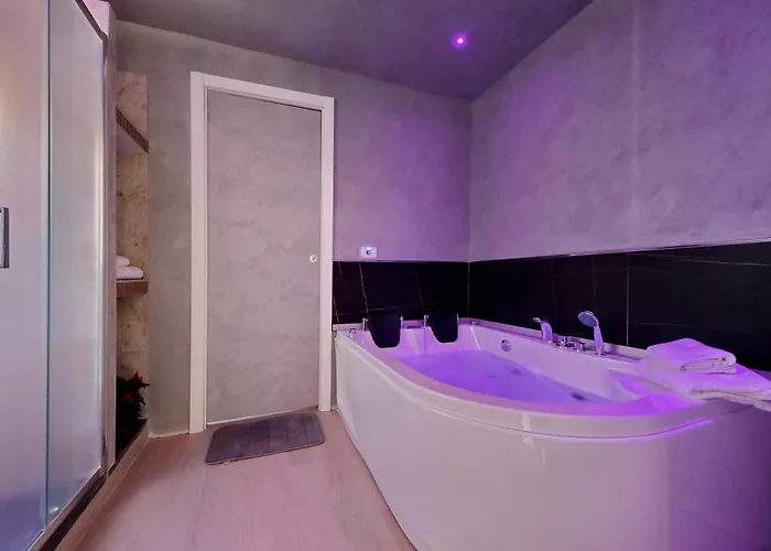 Termini Comfort And Jacuzzi By Flatinrome Vendégház 4*